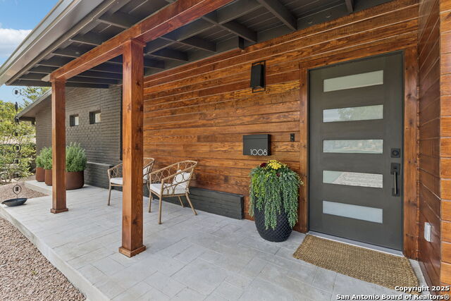 Image 4 of 85 For 1008 Canterbury Hill