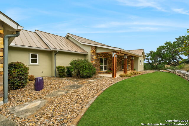 Image 10 of 67 For 128 Skylight Trail