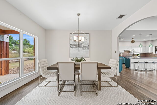 Image 15 of 67 For 128 Skylight Trail