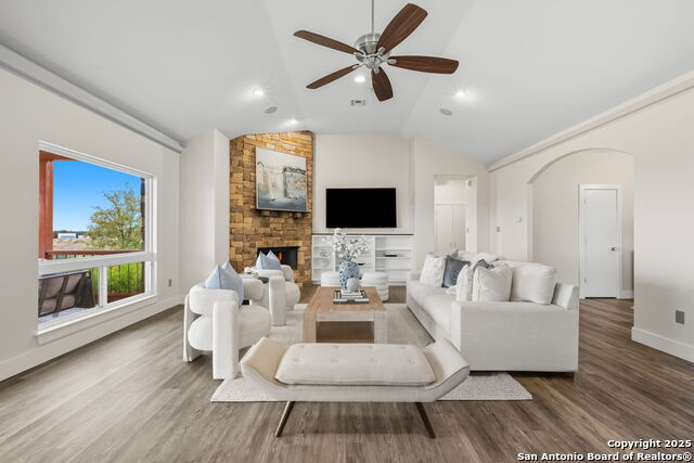 Image 18 of 67 For 128 Skylight Trail