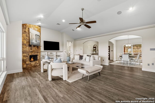 Image 19 of 67 For 128 Skylight Trail