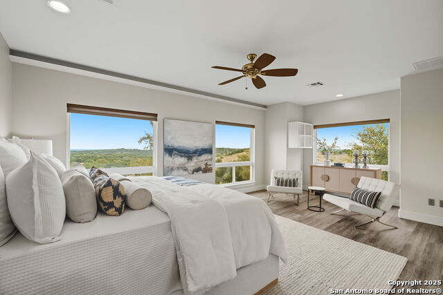 Image 28 of 67 For 128 Skylight Trail