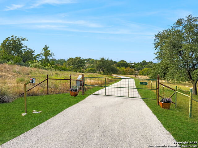 Image 3 of 67 For 128 Skylight Trail