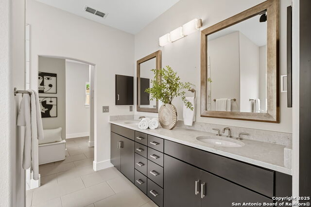 Image 30 of 67 For 128 Skylight Trail