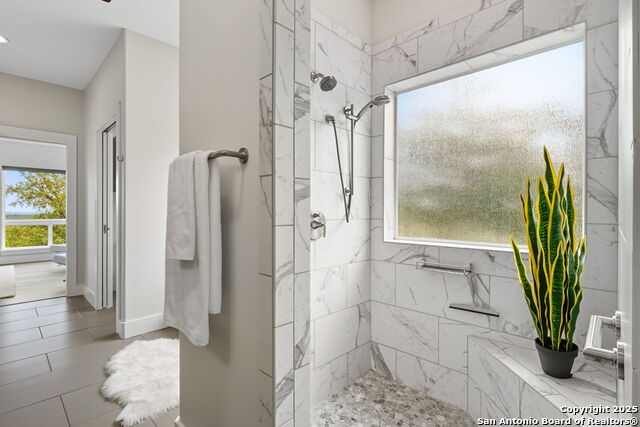 Image 32 of 67 For 128 Skylight Trail