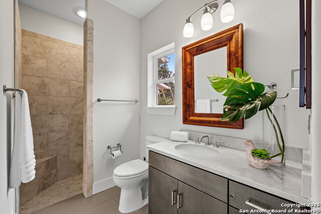 Image 35 of 67 For 128 Skylight Trail