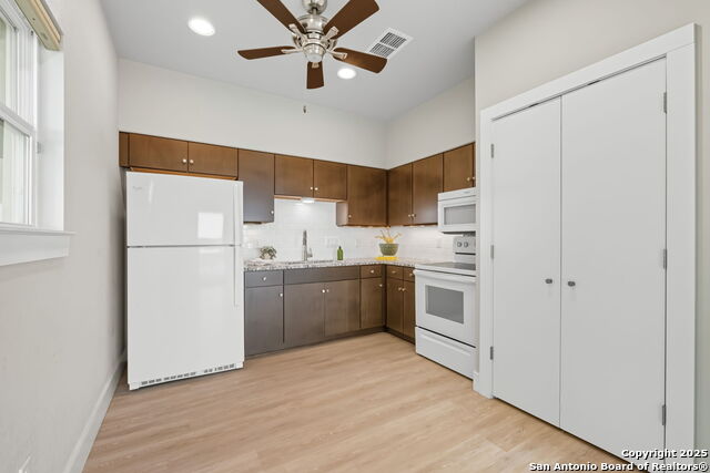 Image 38 of 67 For 128 Skylight Trail