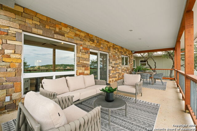 Image 42 of 67 For 128 Skylight Trail