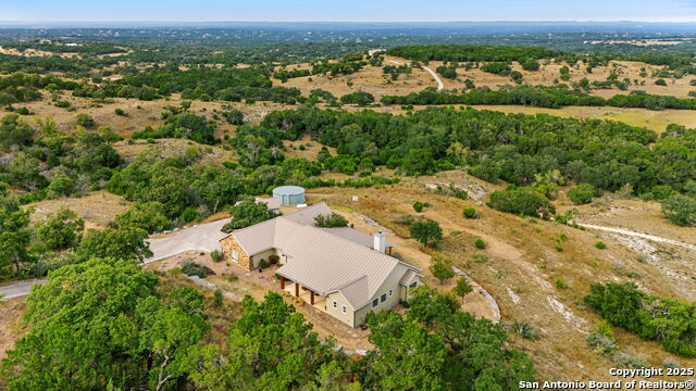 Image 50 of 67 For 128 Skylight Trail