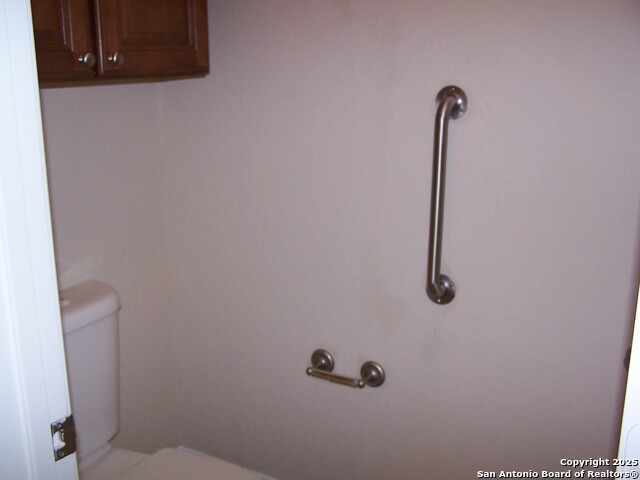 Listing photo id 9 for 23223 Treemont