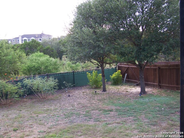 Listing photo id 14 for 23223 Treemont
