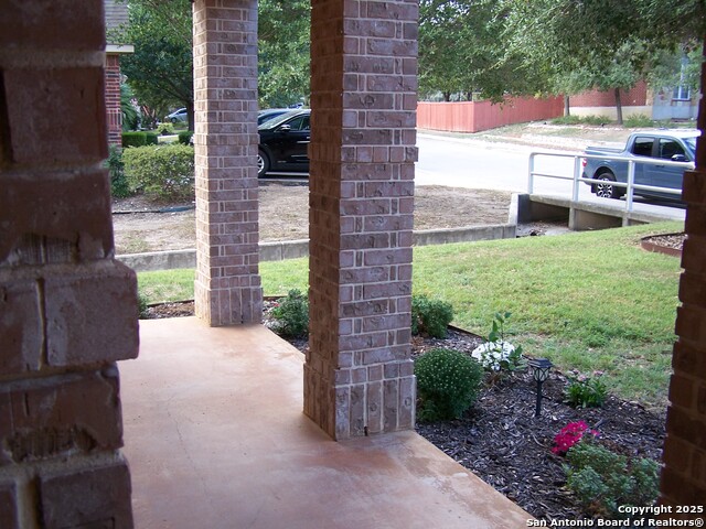 Listing photo id 1 for 23223 Treemont
