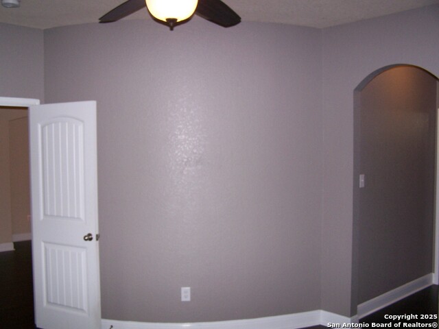 Listing photo id 37 for 23223 Treemont