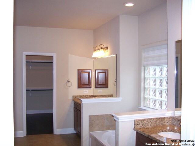 Listing photo id 5 for 23223 Treemont