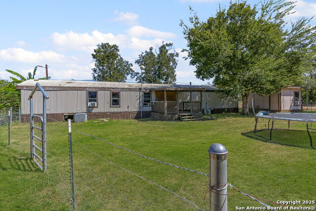 Image 5 of 50 For 12925 Luckey Rd