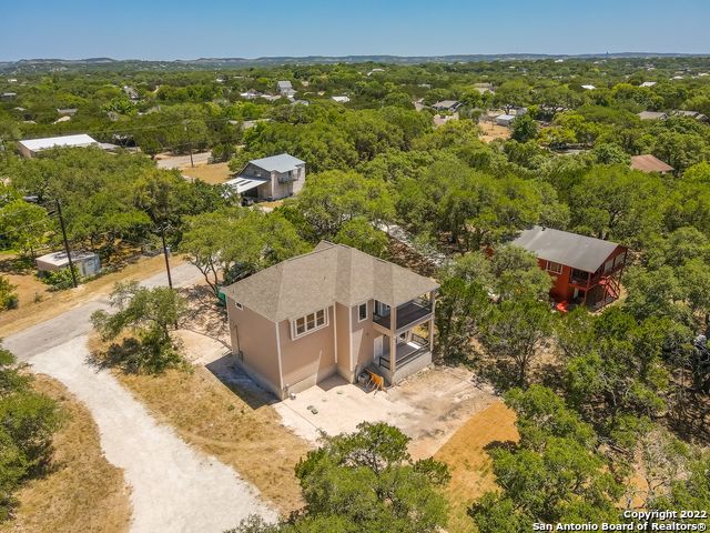 Listing photo id 9 for 677 Circleview Dr