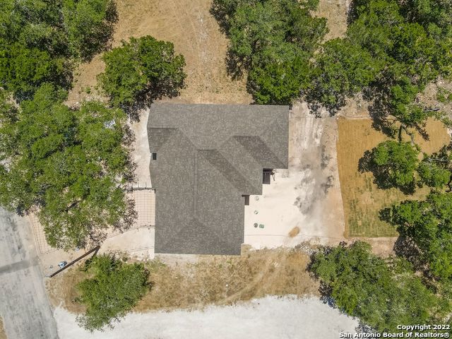 Listing photo id 12 for 677 Circleview Dr