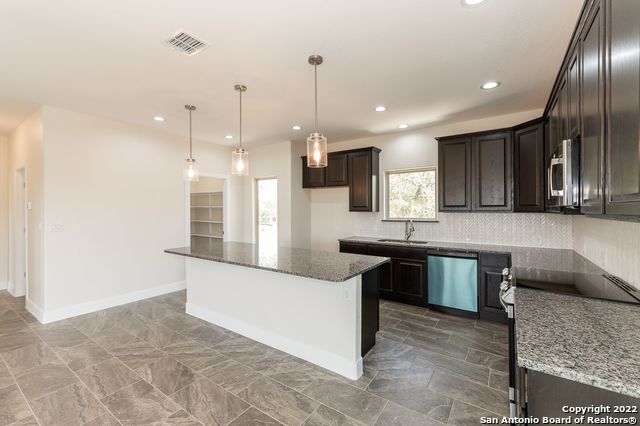 Listing photo id 22 for 677 Circleview Dr