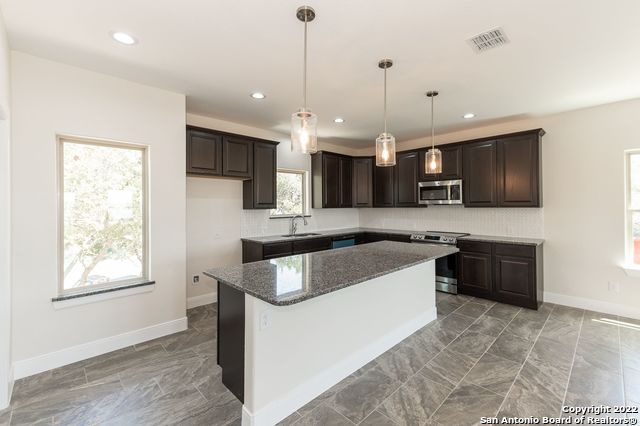 Listing photo id 23 for 677 Circleview Dr