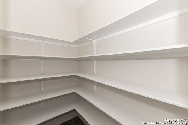 Listing photo id 27 for 677 Circleview Dr