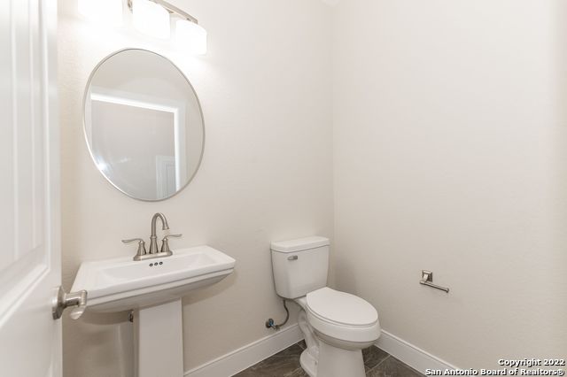 Listing photo id 41 for 677 Circleview Dr