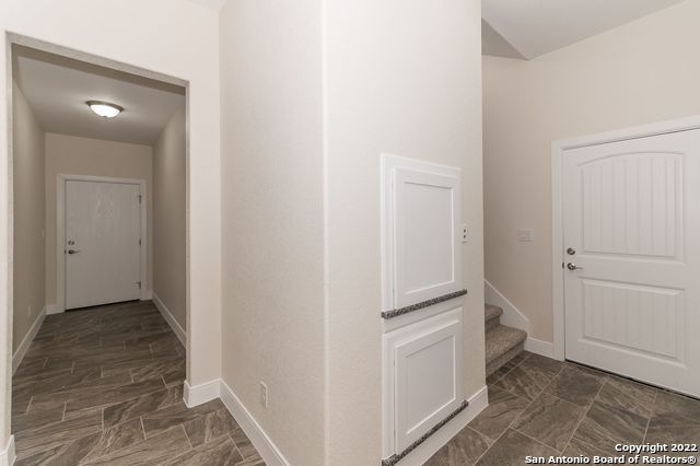 Listing photo id 44 for 677 Circleview Dr