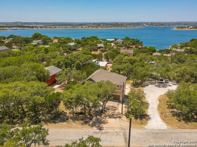 Listing photo id 4 for 677 Circleview Dr