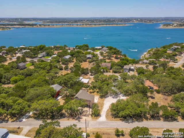 Listing photo id 5 for 677 Circleview Dr