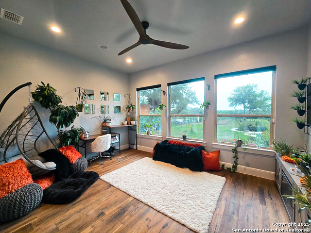 Image 24 of 50 For 656 River Way