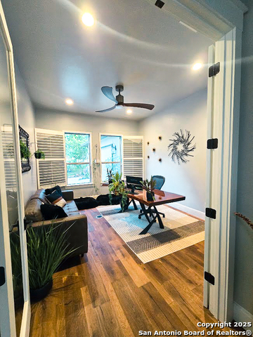 Image 25 of 50 For 656 River Way
