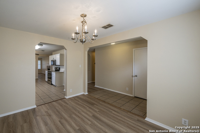 Image 3 of 32 For 200 Willow Run