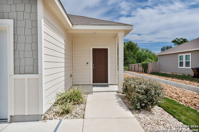 Image 4 of 22 For 5612 Pearl Meadow