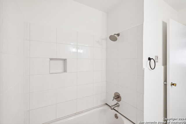 Image 24 of 26 For 509 Olmos Dr E 3