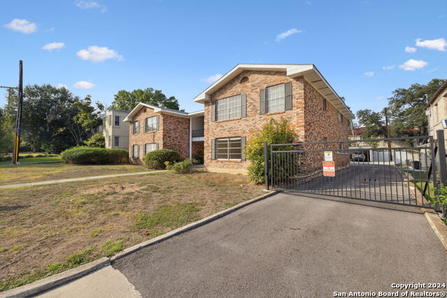 Image 3 of 26 For 509 Olmos Dr E 3