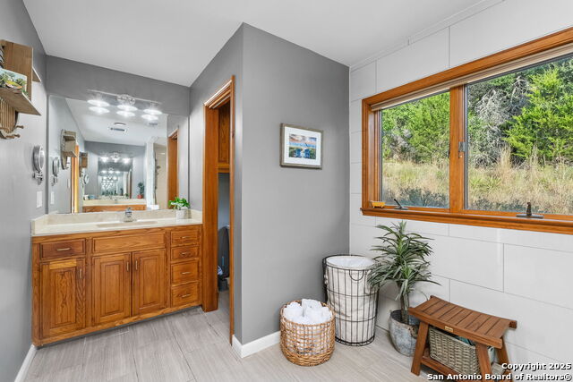 Image 15 of 31 For 10038 Creekwood Pass