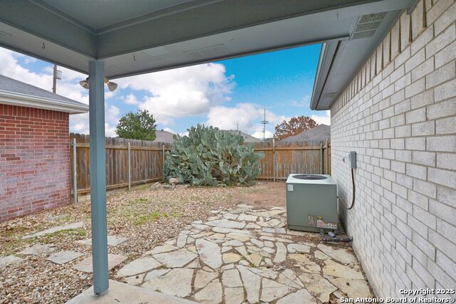 Image 27 of 29 For 1280 Summerwood
