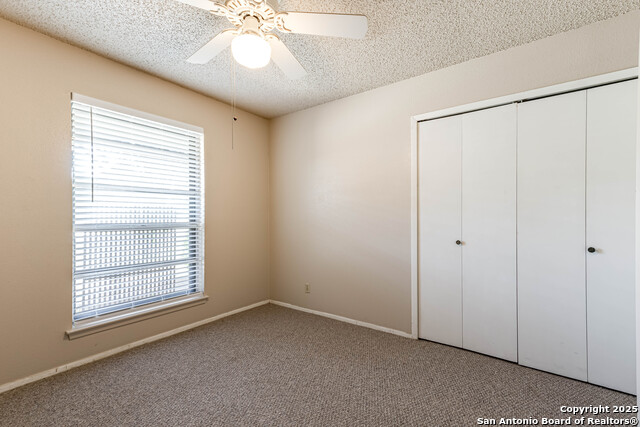 Listing photo id 13 for 5914 Oak Country
