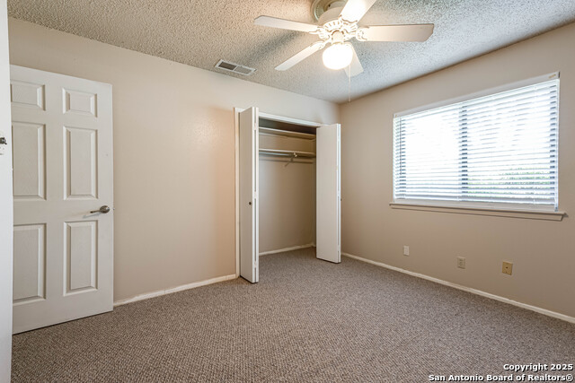 Listing photo id 15 for 5914 Oak Country