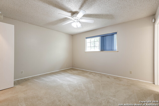 Listing photo id 18 for 5914 Oak Country