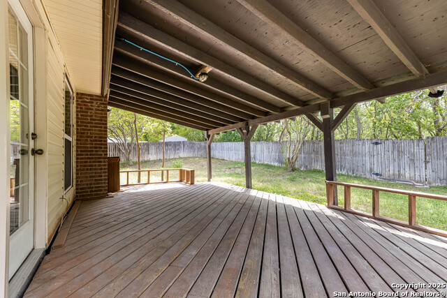 Listing photo id 22 for 5914 Oak Country