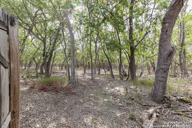 Listing photo id 25 for 5914 Oak Country