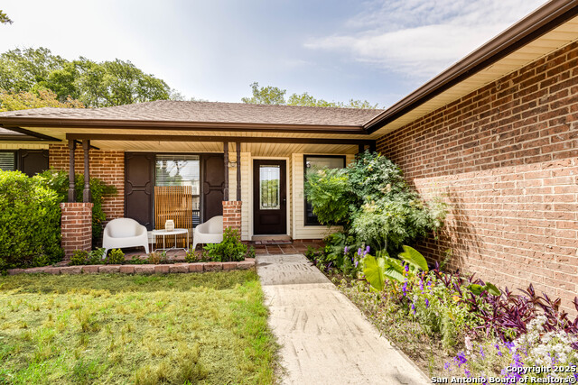 Listing photo id 1 for 5914 Oak Country