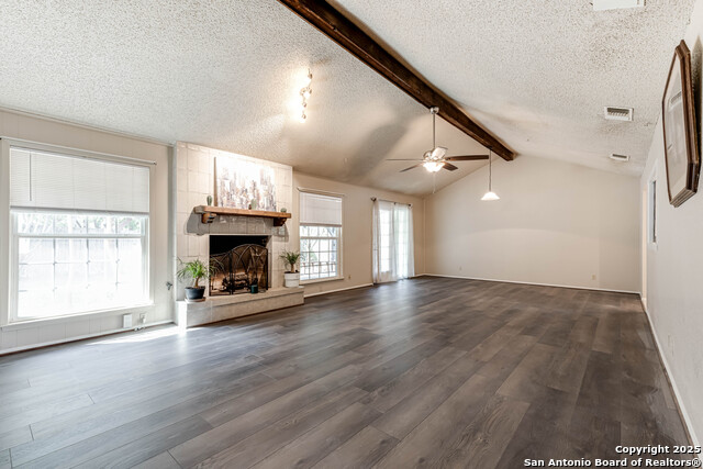 Listing photo id 6 for 5914 Oak Country