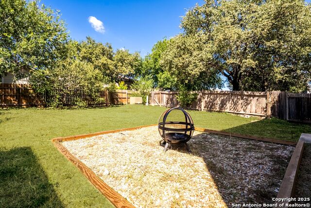 Image 35 of 39 For 1523 Alaskan Wolf