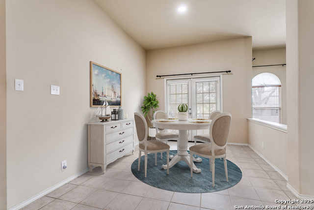 Listing photo id 12 for 2710 Trinity Rdg