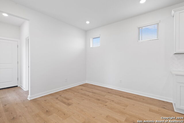 Image 11 of 45 For 705 Salamander St