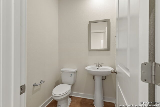 Image 18 of 45 For 705 Salamander St