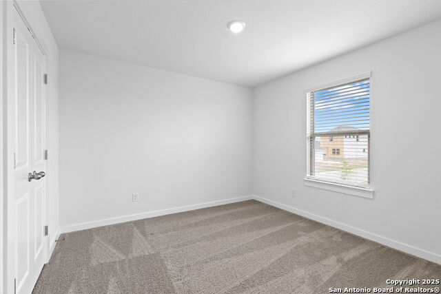 Image 24 of 45 For 705 Salamander St