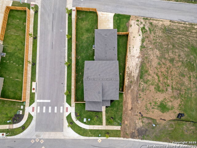 Image 31 of 45 For 705 Salamander St