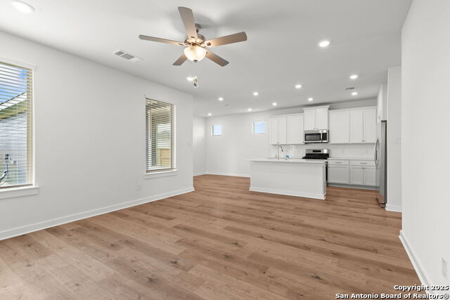 Image 4 of 45 For 705 Salamander St